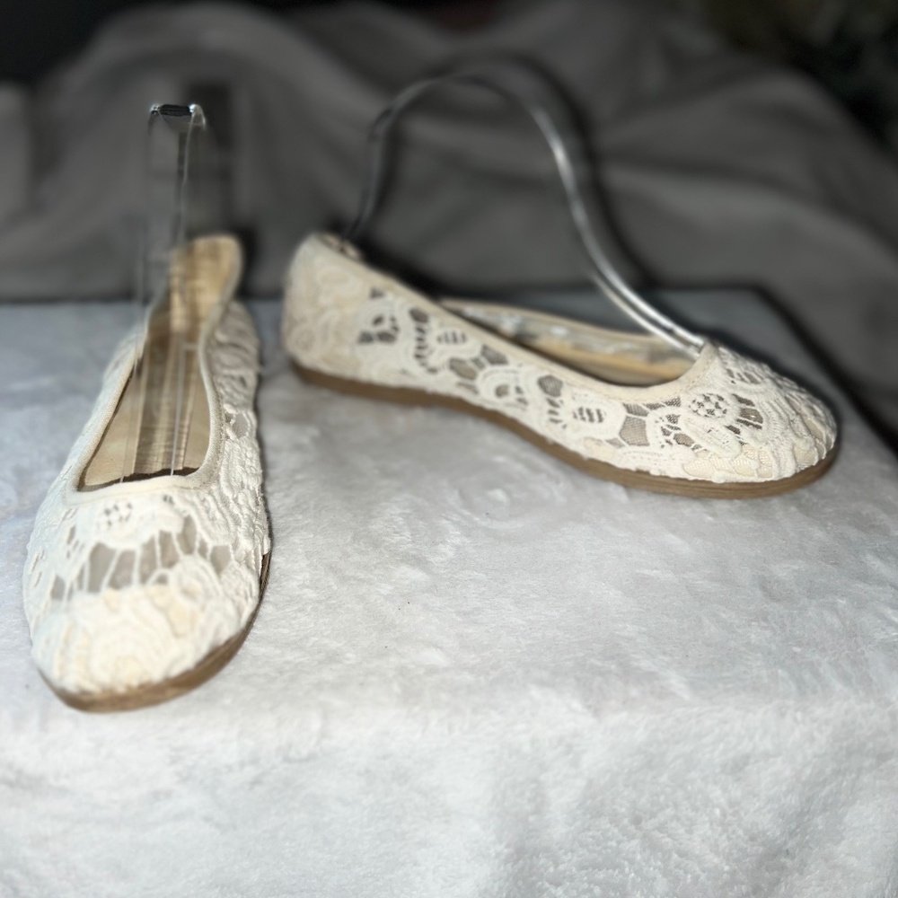 Kelly & Katie flats sz 7.5. Ivory - Cream lace NWOT